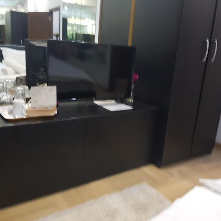Mirrors Room Mega Mall National Arena Bükreş Dış mekan fotoğraf
