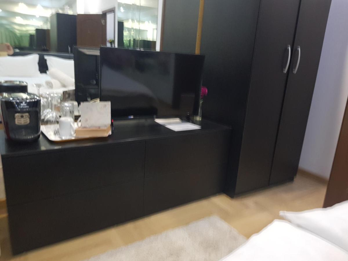 Mirrors Room Mega Mall National Arena Bükreş Dış mekan fotoğraf